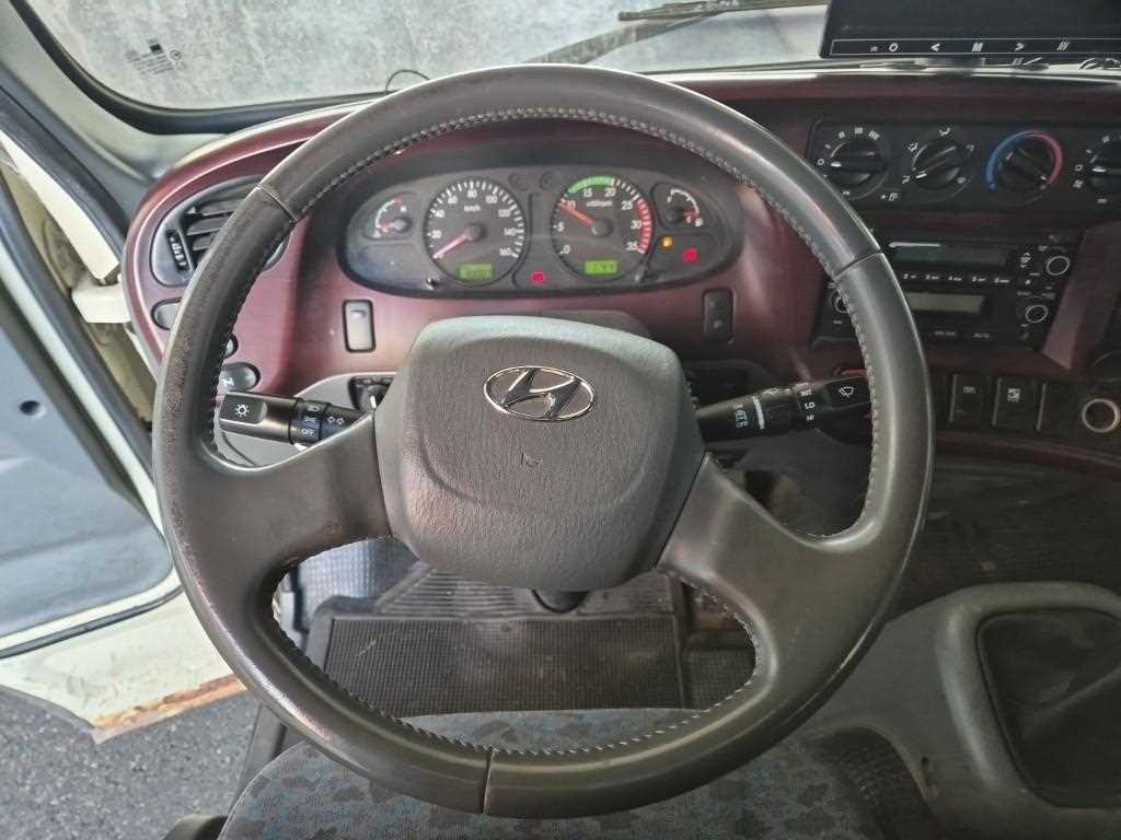 medium and large bus Hyundai bus - Vista 8