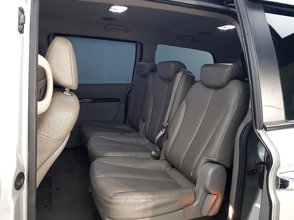 KIA Carnival - Vista 9