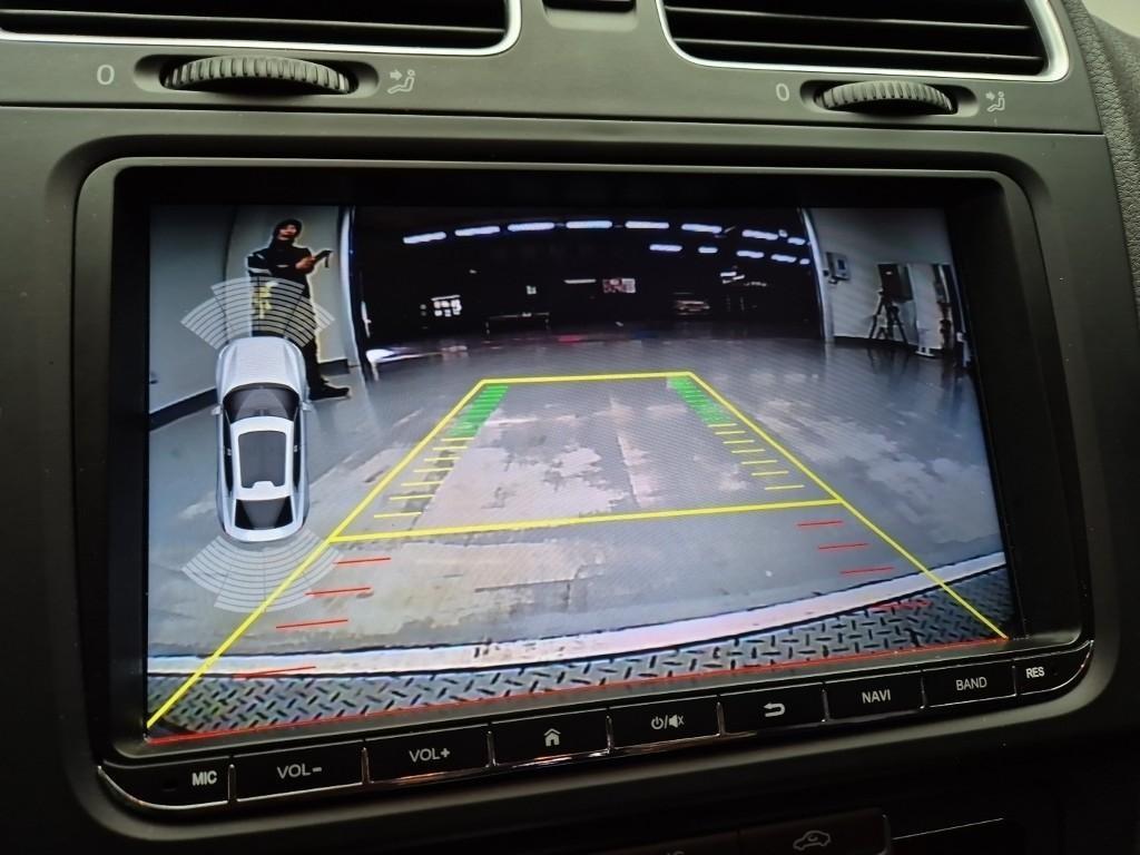 Volkswagen Golf - Vista 10