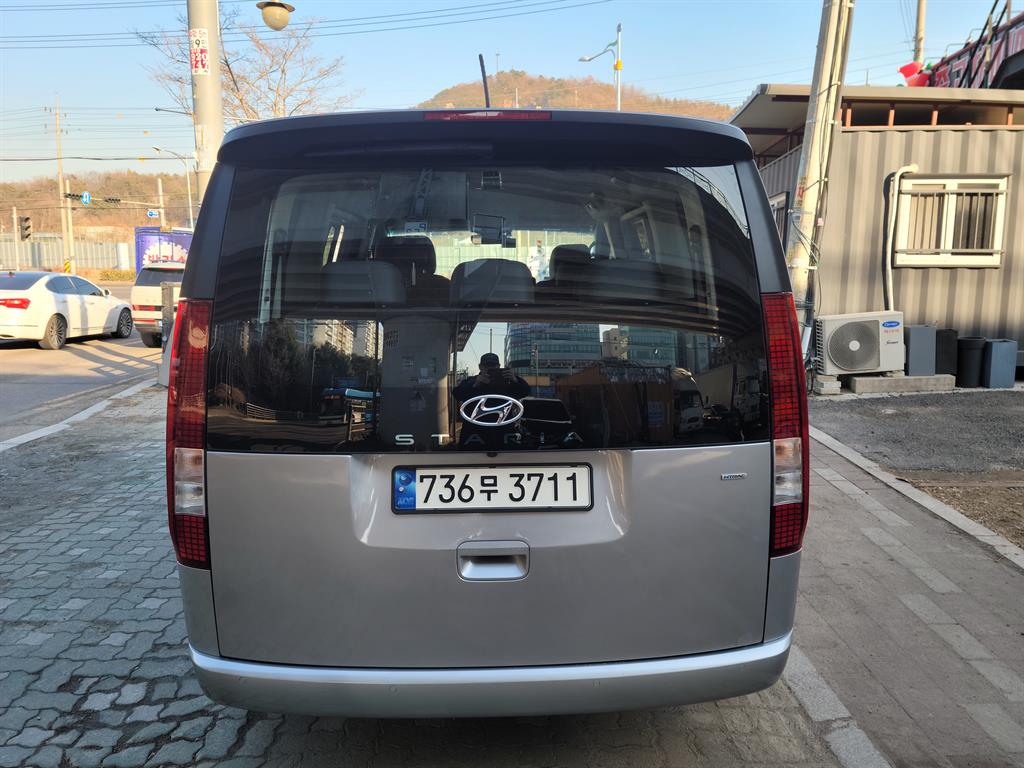 HYUNDAI Staria - Vista 5