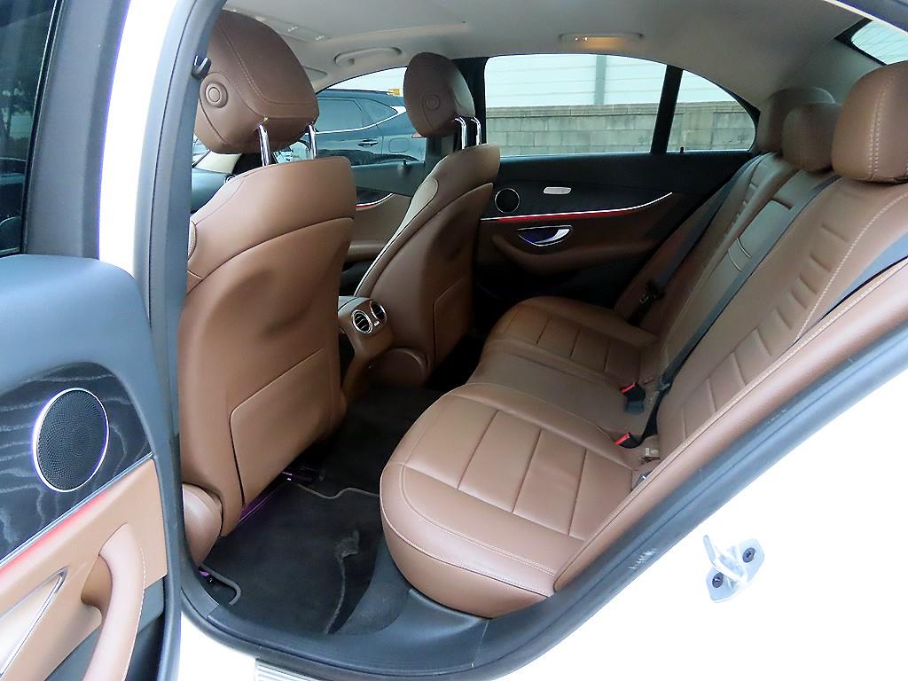 Mercedes Benz E class - Vista 6