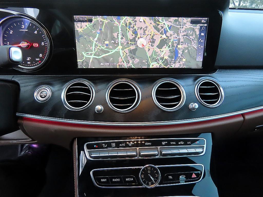 Mercedes Benz E class - Vista 12