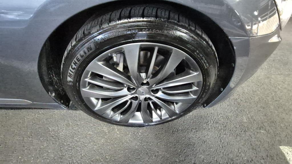 HYUNDAI Genesis - Vista 8