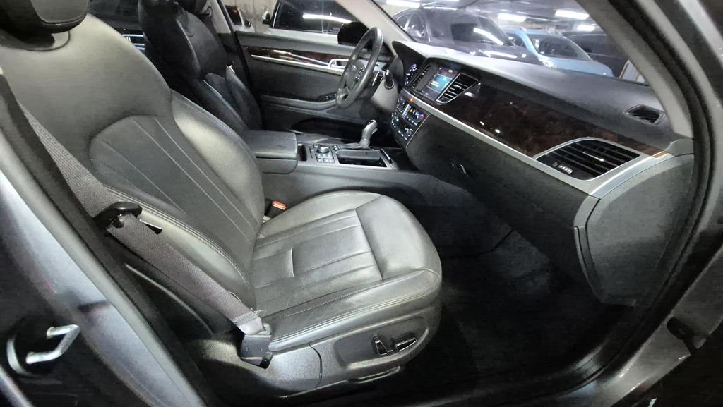 HYUNDAI Genesis - Vista 7