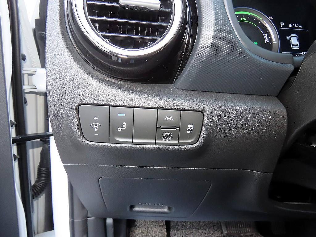 HYUNDAI Kona - Vista 12