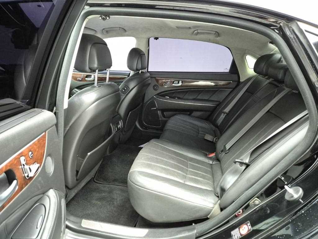 HYUNDAI Equus - Vista 12