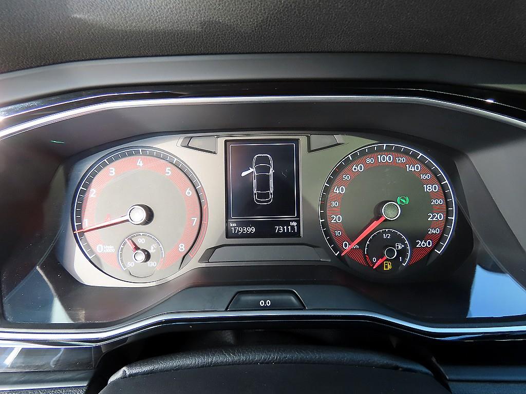 Volkswagen Jetta - Vista 9