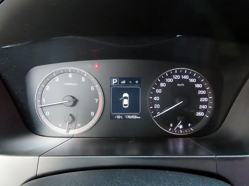 HYUNDAI Sonata - Vista 9