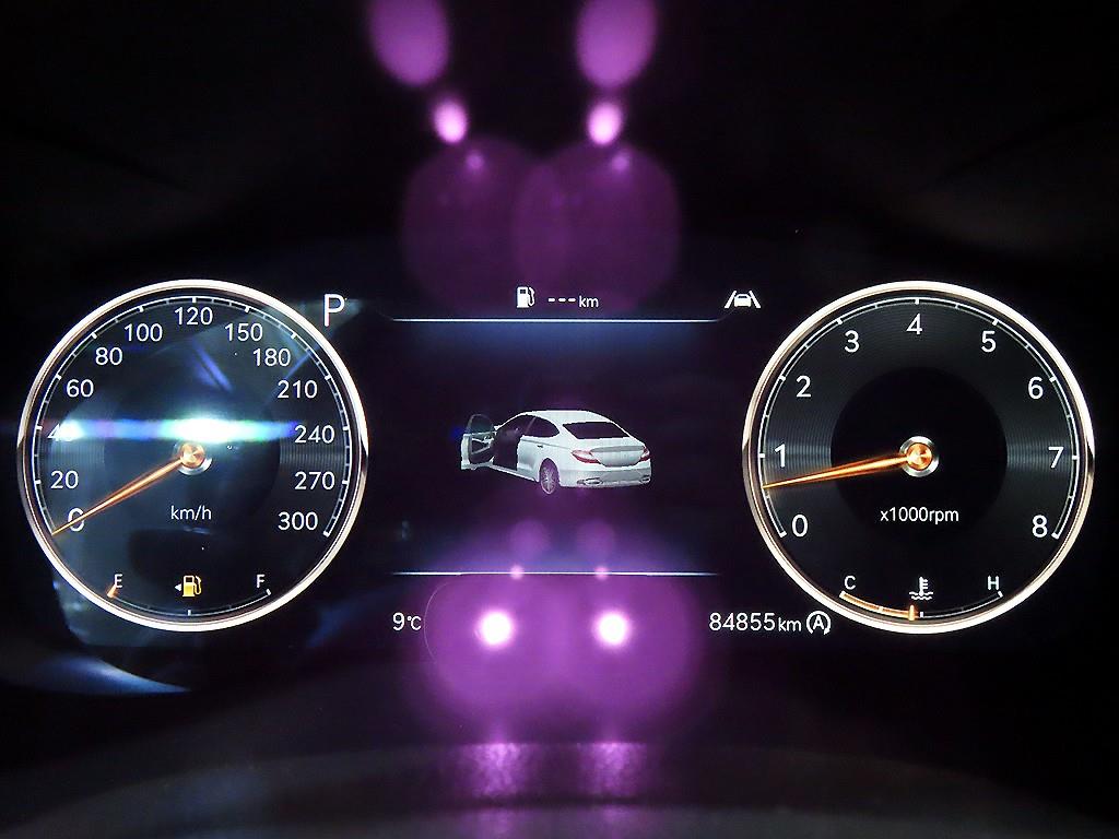 Genesis G70 - Vista 9