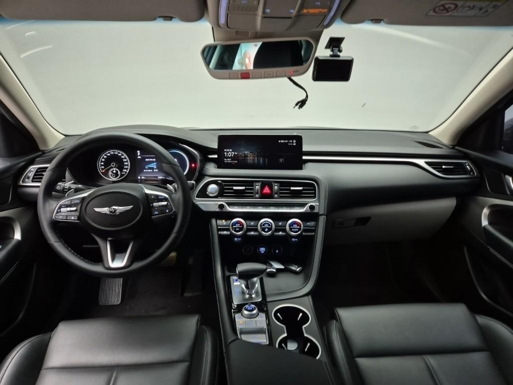 Genesis G70 - Vista 5