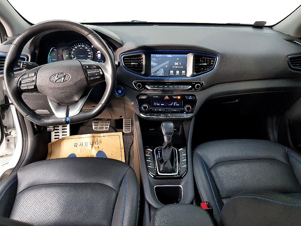 HYUNDAI Ioniq - Vista 5