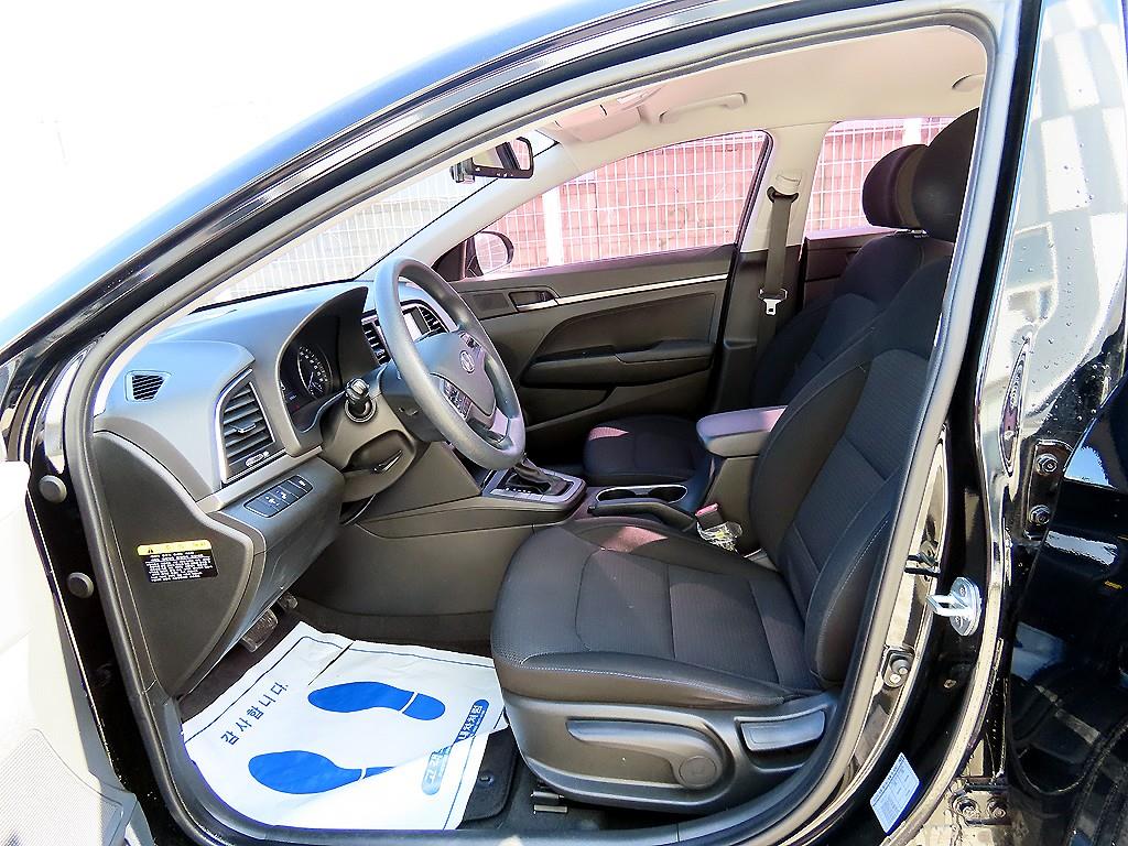 HYUNDAI Avante - Vista 5