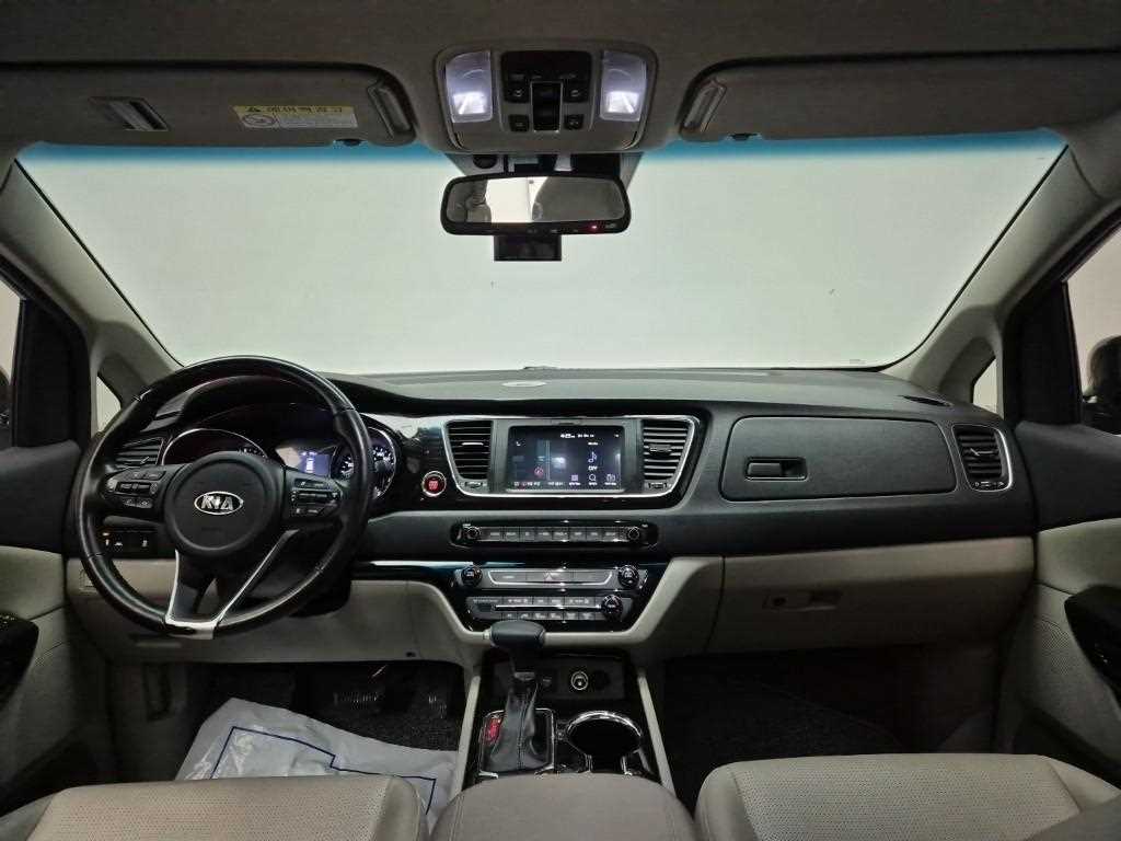 KIA Carnival - Vista 7