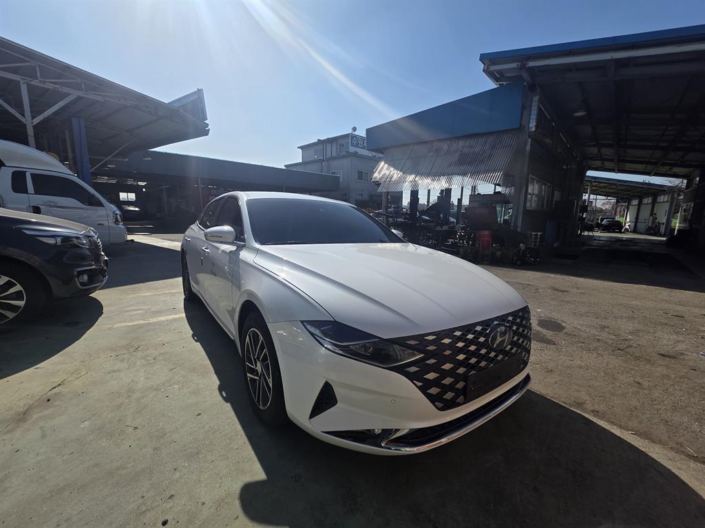 HYUNDAI Grandeur - Vista 2