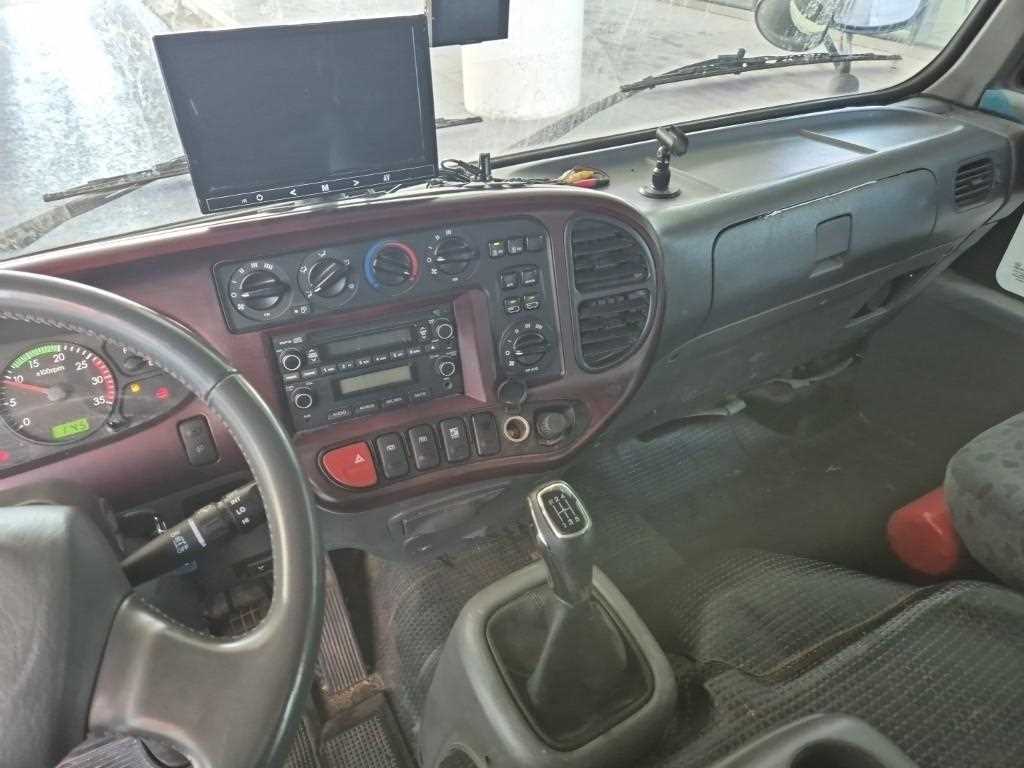 medium and large bus Hyundai bus - Vista 9