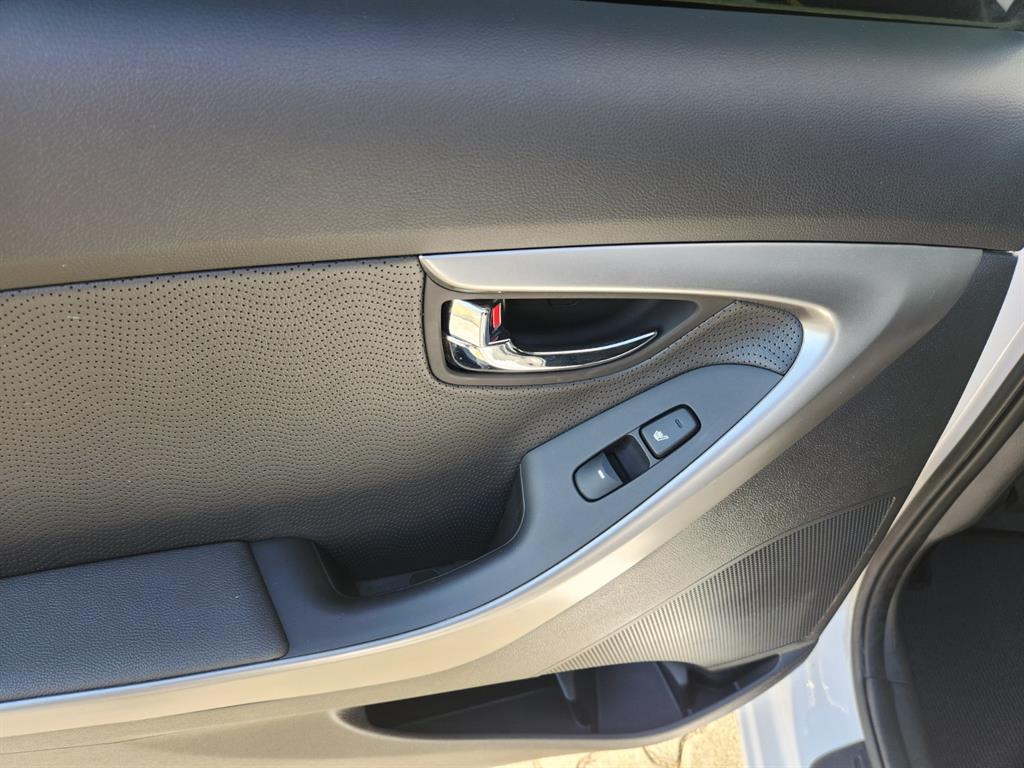 HYUNDAI Avante - Vista 6