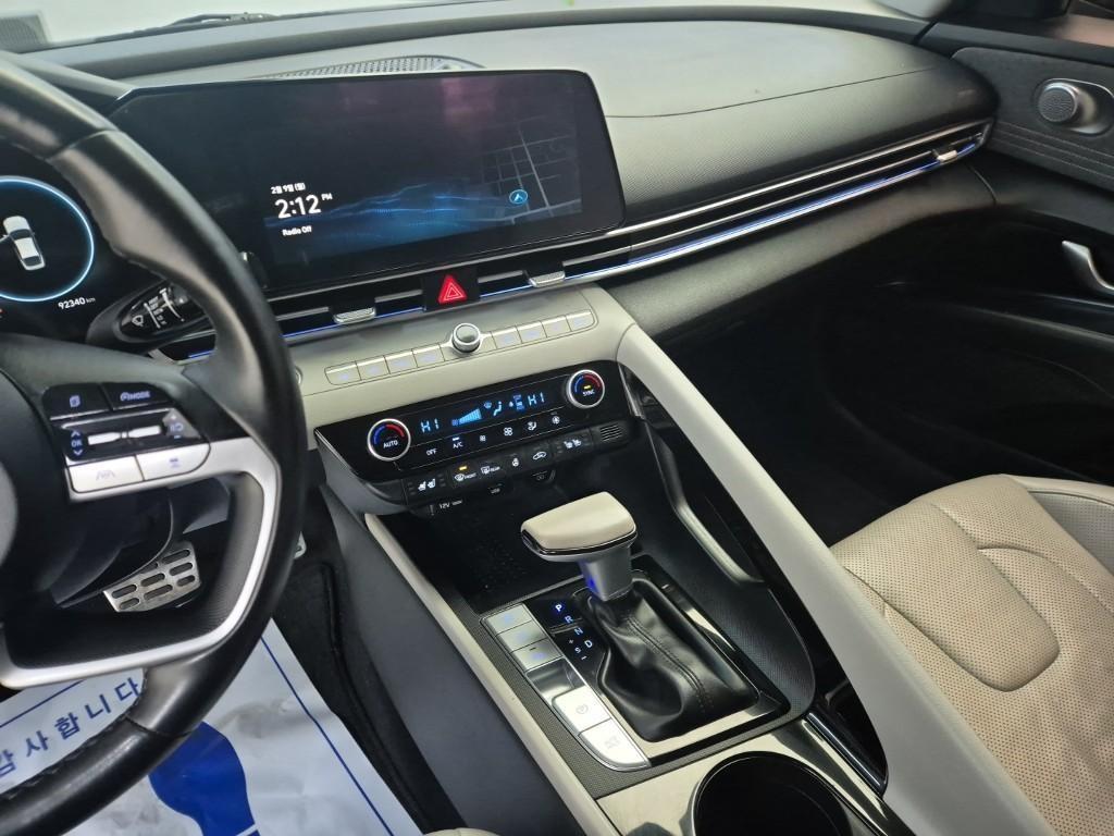 HYUNDAI Avante - Vista 11