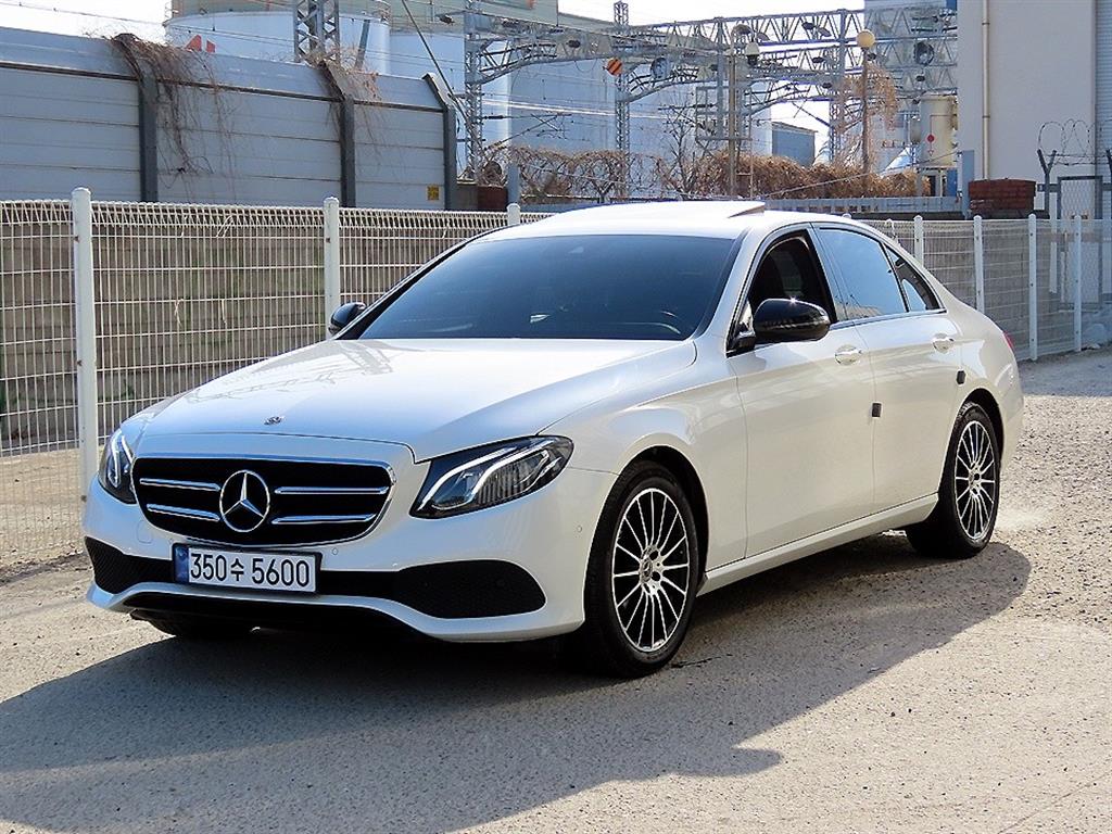 Mercedes Benz E class - Vista 2