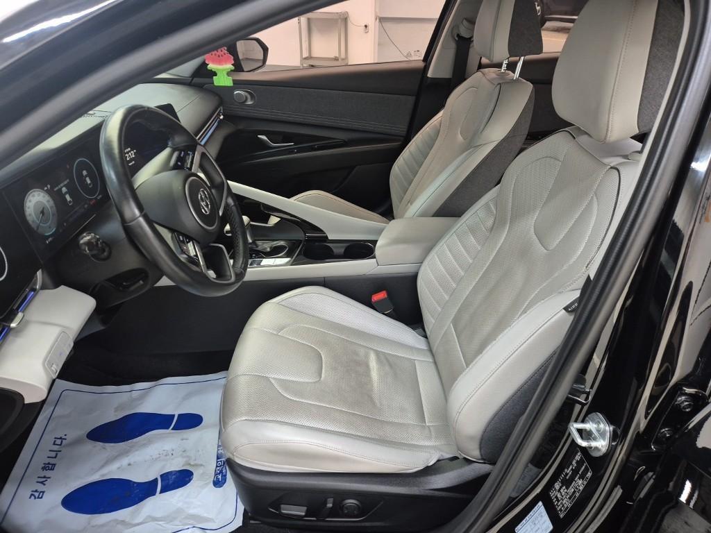 HYUNDAI Avante - Vista 9