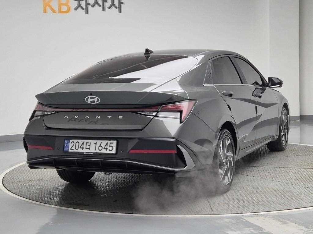 HYUNDAI Avante - Vista 3