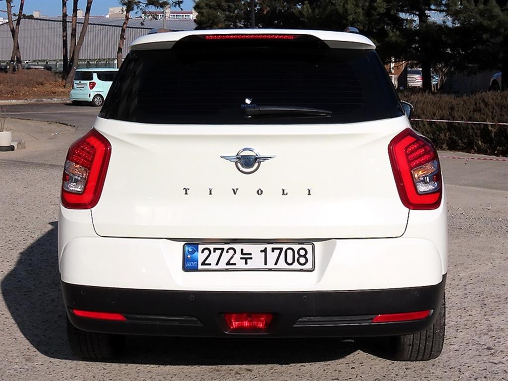 Ssangyong Tivoli - Vista 4