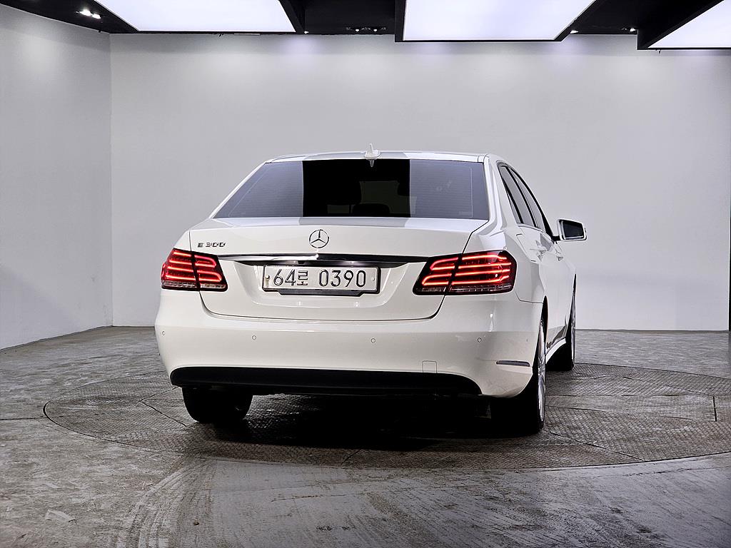 Mercedes Benz E class - Vista 3