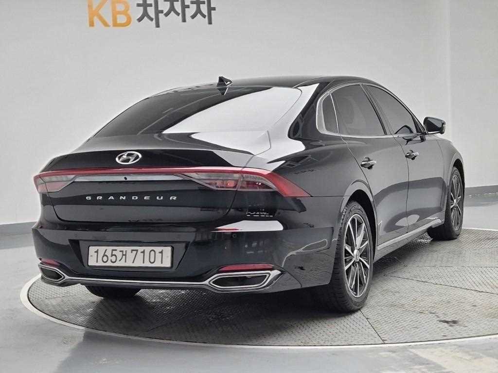 HYUNDAI Grandeur - Vista 3