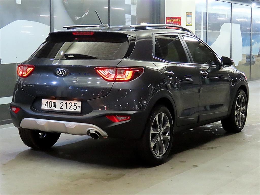 KIA Stonic - Vista 4