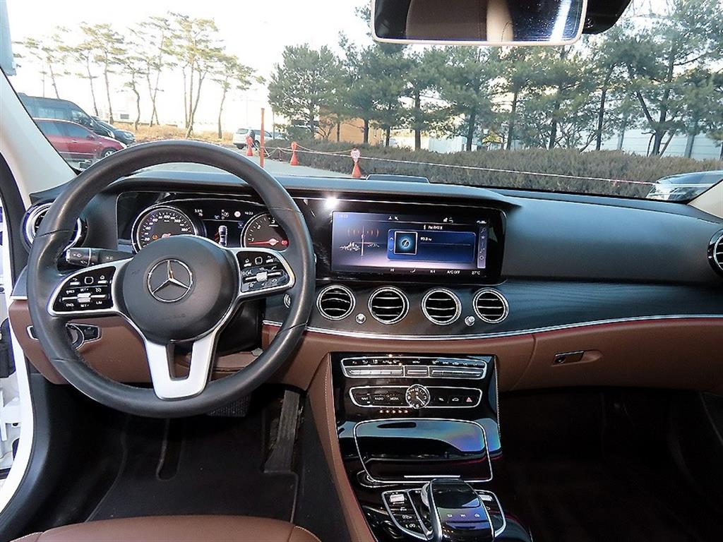 Mercedes Benz E class - Vista 7