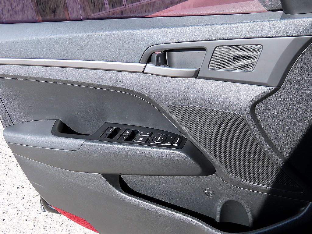 HYUNDAI Avante - Vista 11