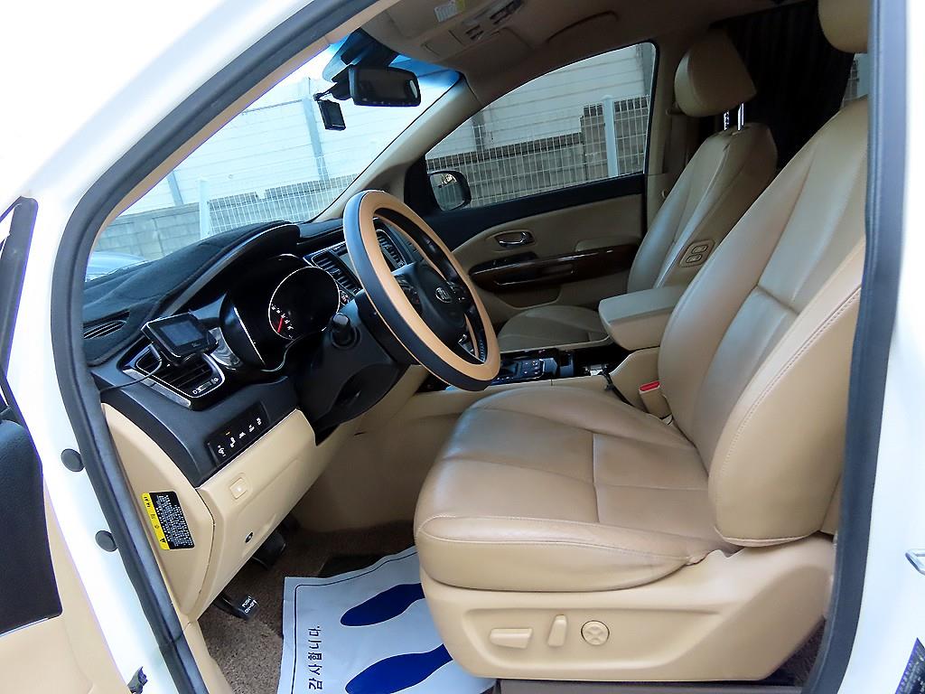 KIA Carnival - Vista 5