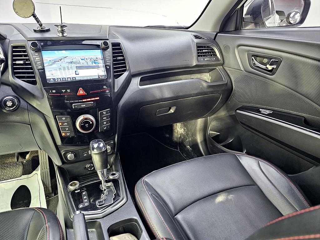 Ssangyong Tivoli - Vista 10