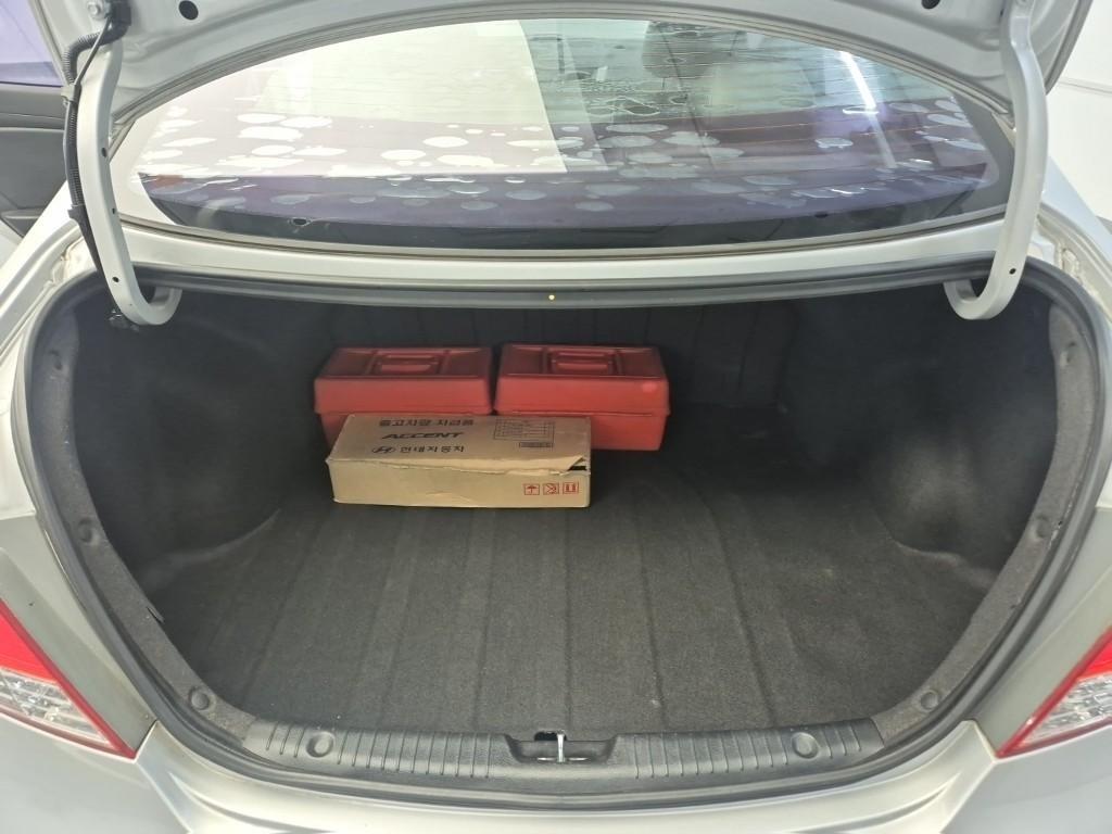 HYUNDAI Accent 2012 Plateado - Importación desde Corea - HF Imports Iquique - Foto 14