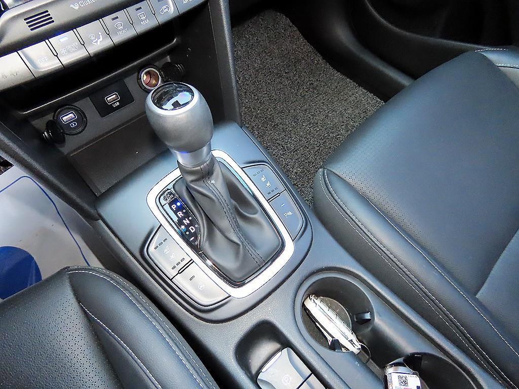 HYUNDAI Kona - Vista 10