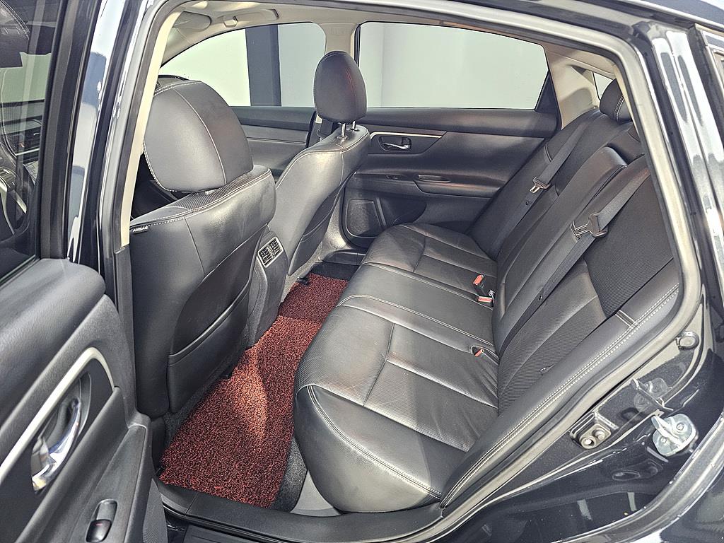 Nissan Altima - Vista 9