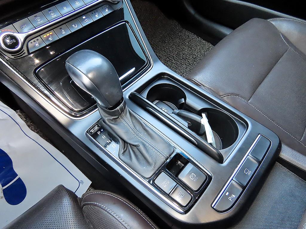 HYUNDAI Grandeur - Vista 10