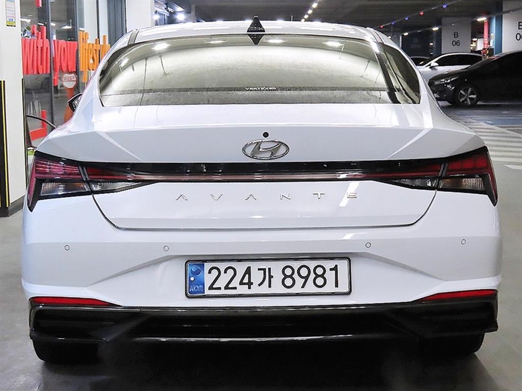 HYUNDAI Avante - Vista 5