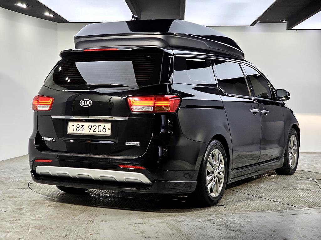 KIA Carnival - Vista 4