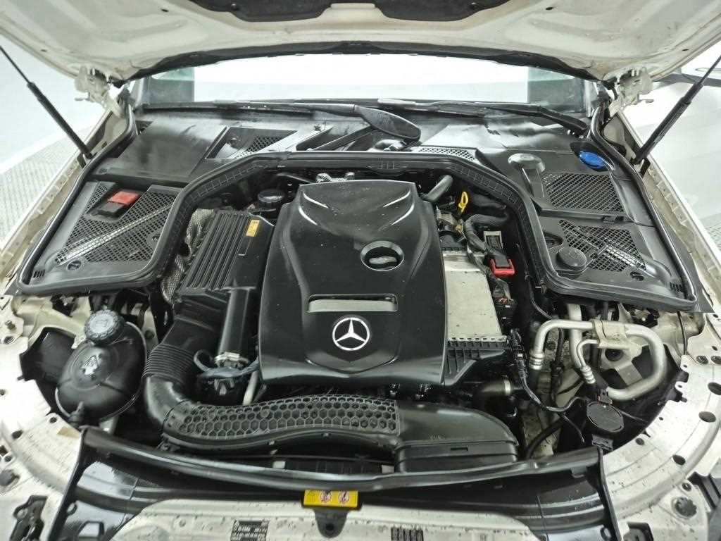 Mercedes Benz C Class - Vista 5