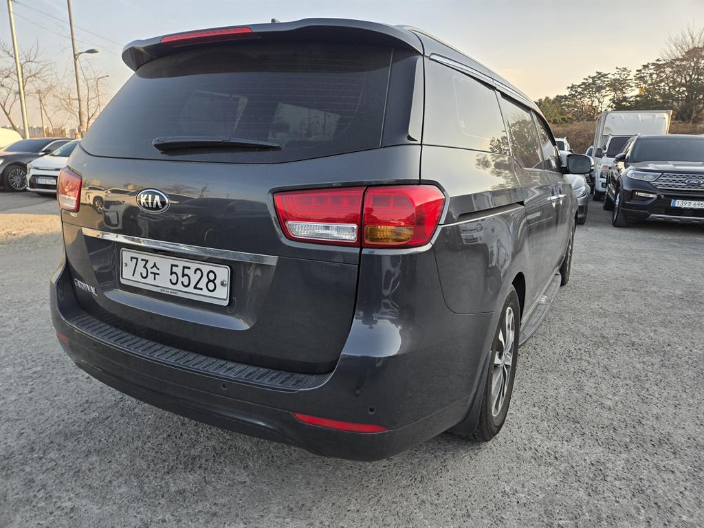 KIA Carnival - Vista 4