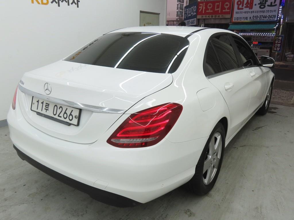Mercedes Benz C Class - Vista 3