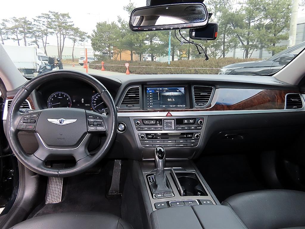 HYUNDAI Genesis - Vista 7