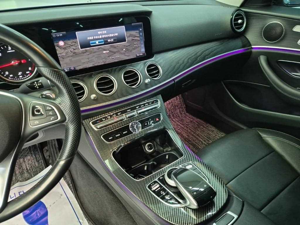 Mercedes Benz E class - Vista 10