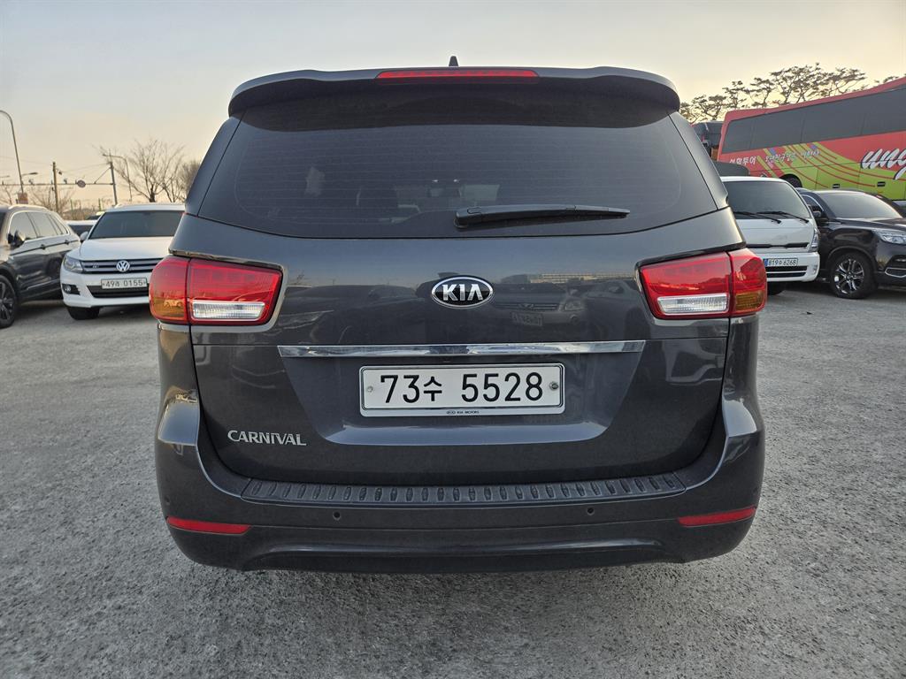 KIA Carnival - Vista 3