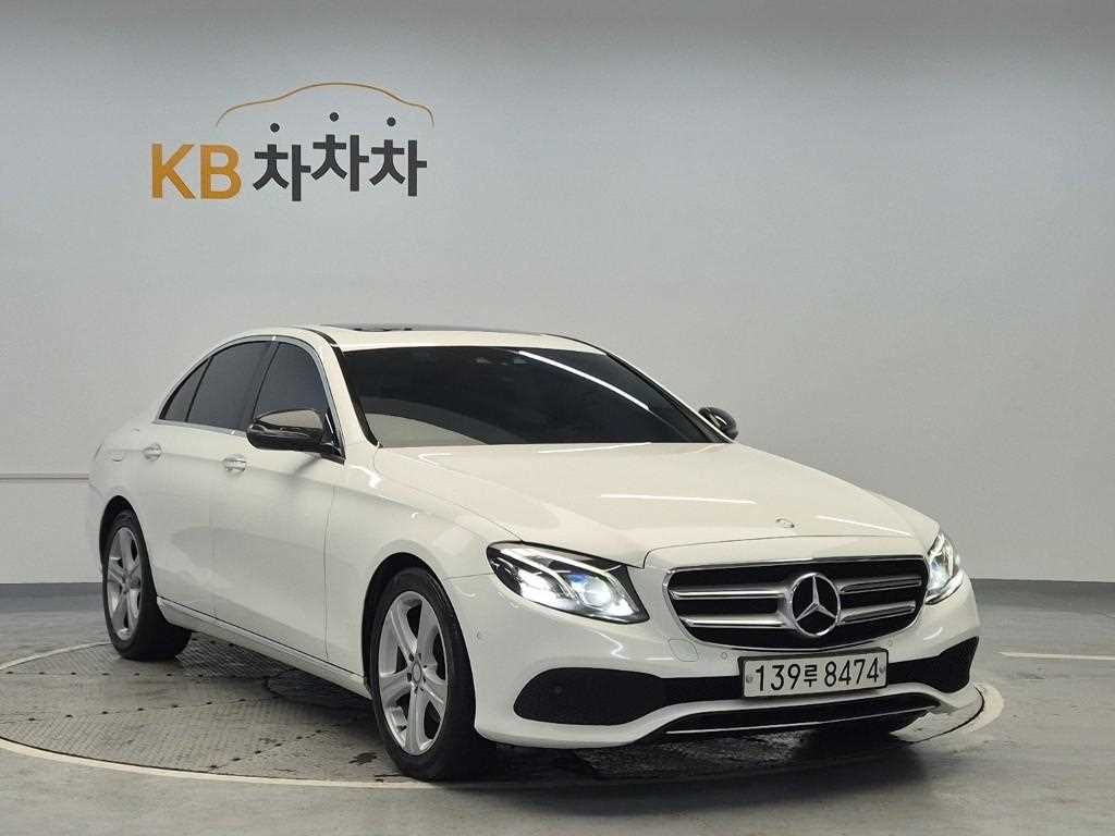 Mercedes Benz E class - Vista 4