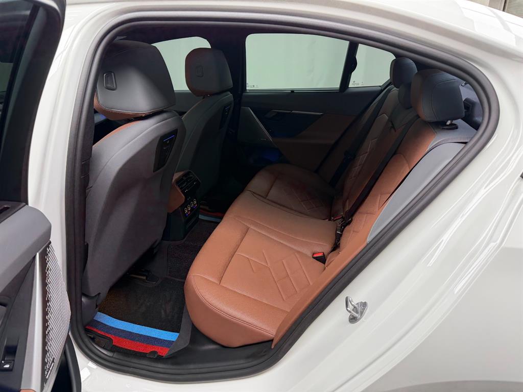 BMW 5 Series - Vista 11