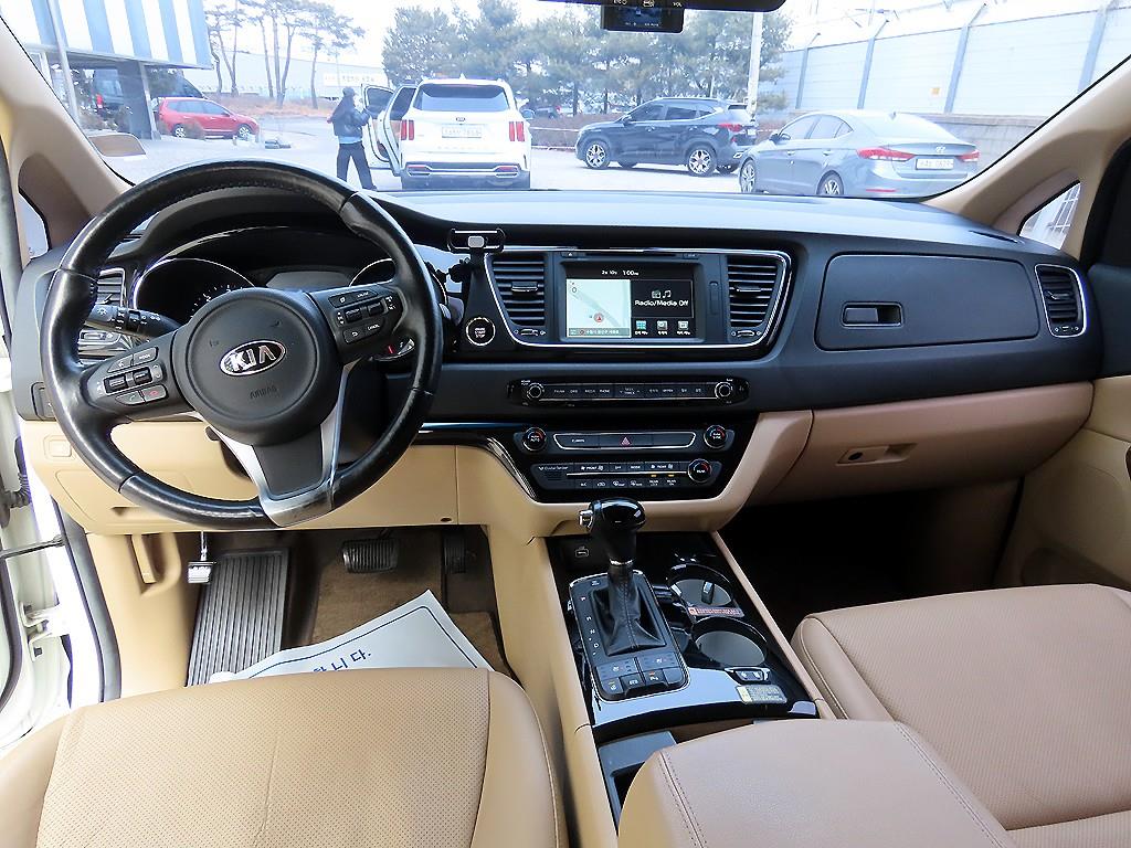 KIA Carnival - Vista 7