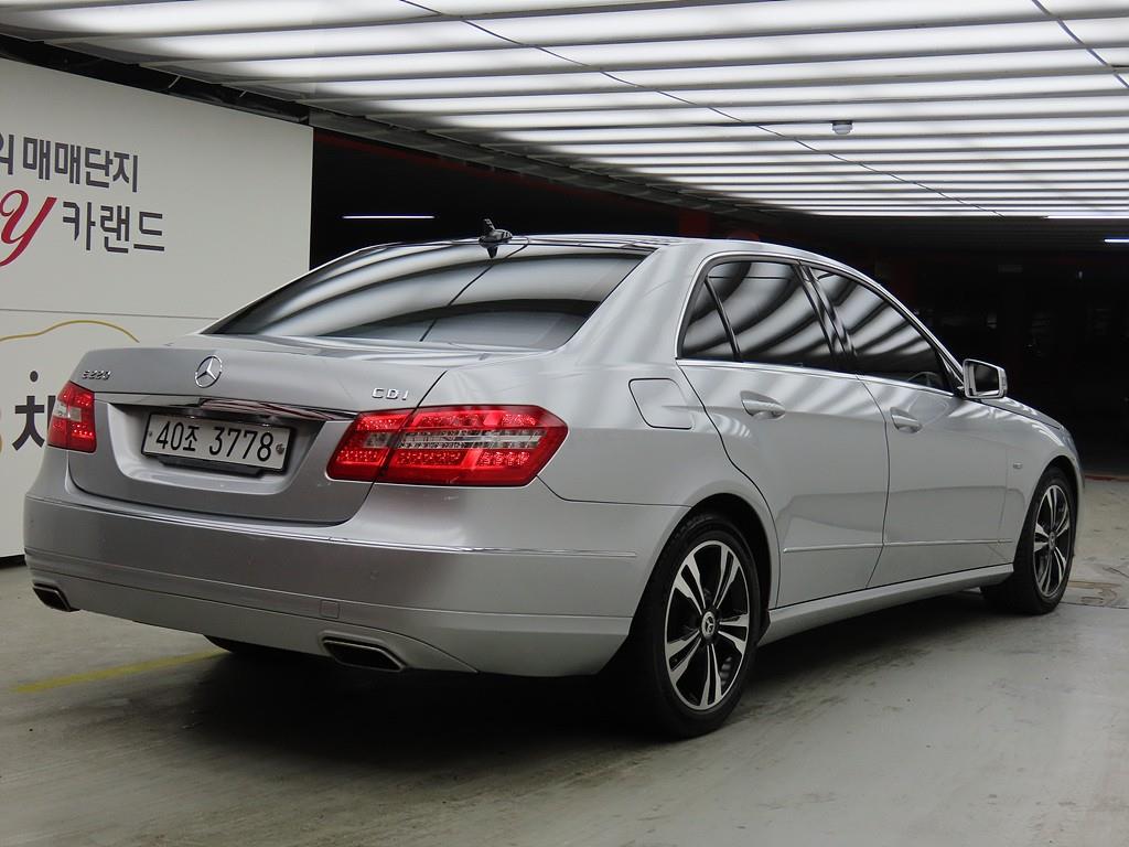 Mercedes Benz E class - Vista 3