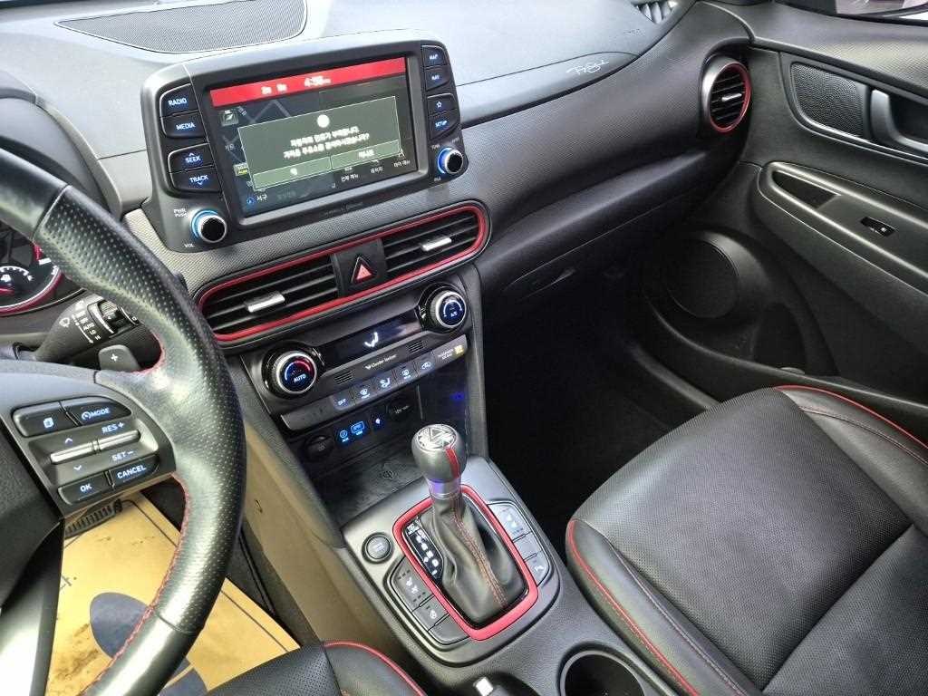 HYUNDAI Kona - Vista 10