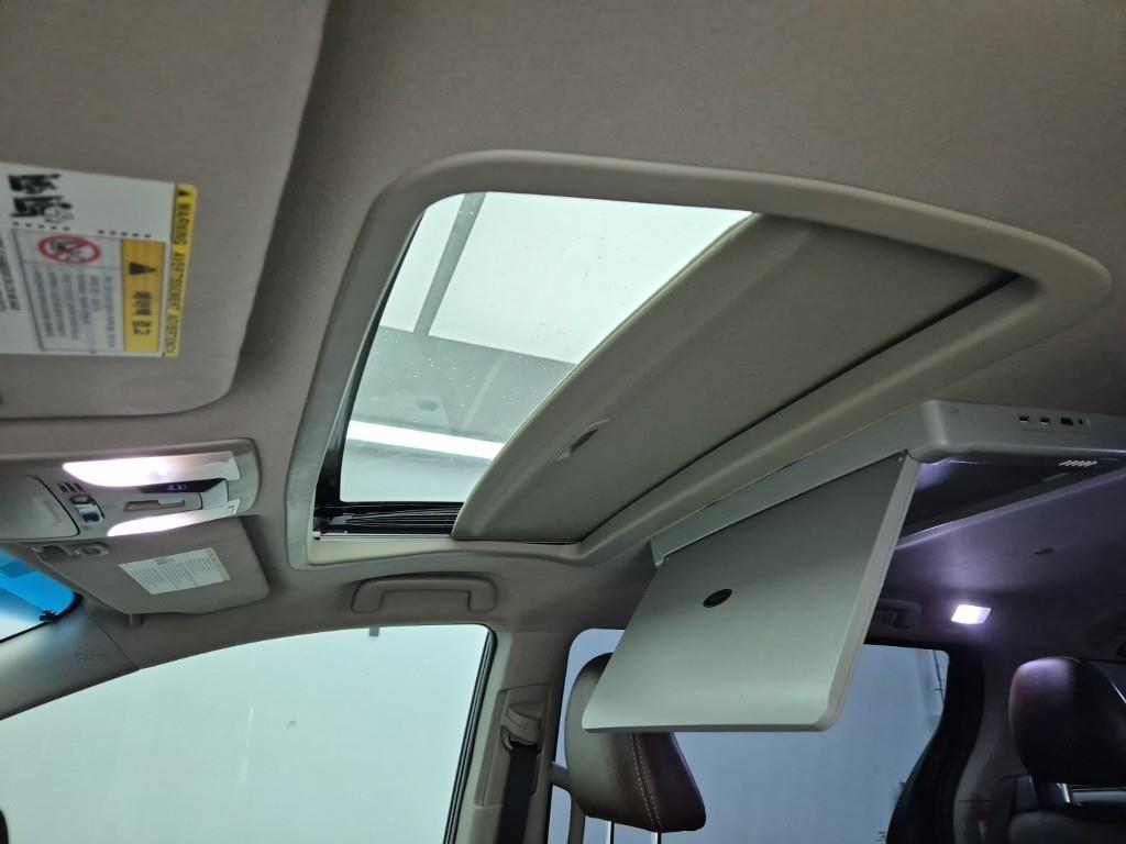 Toyota Siena 2017 Negro - Importación desde Corea - HF Imports Iquique - Foto 13